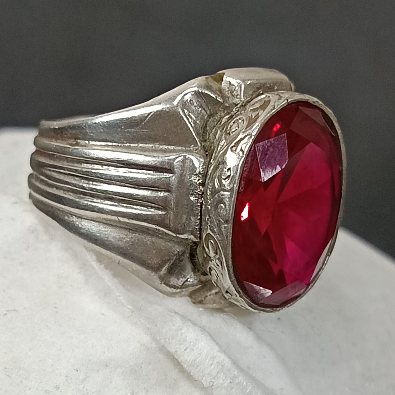 خاتم فضة بحجر ياقوت