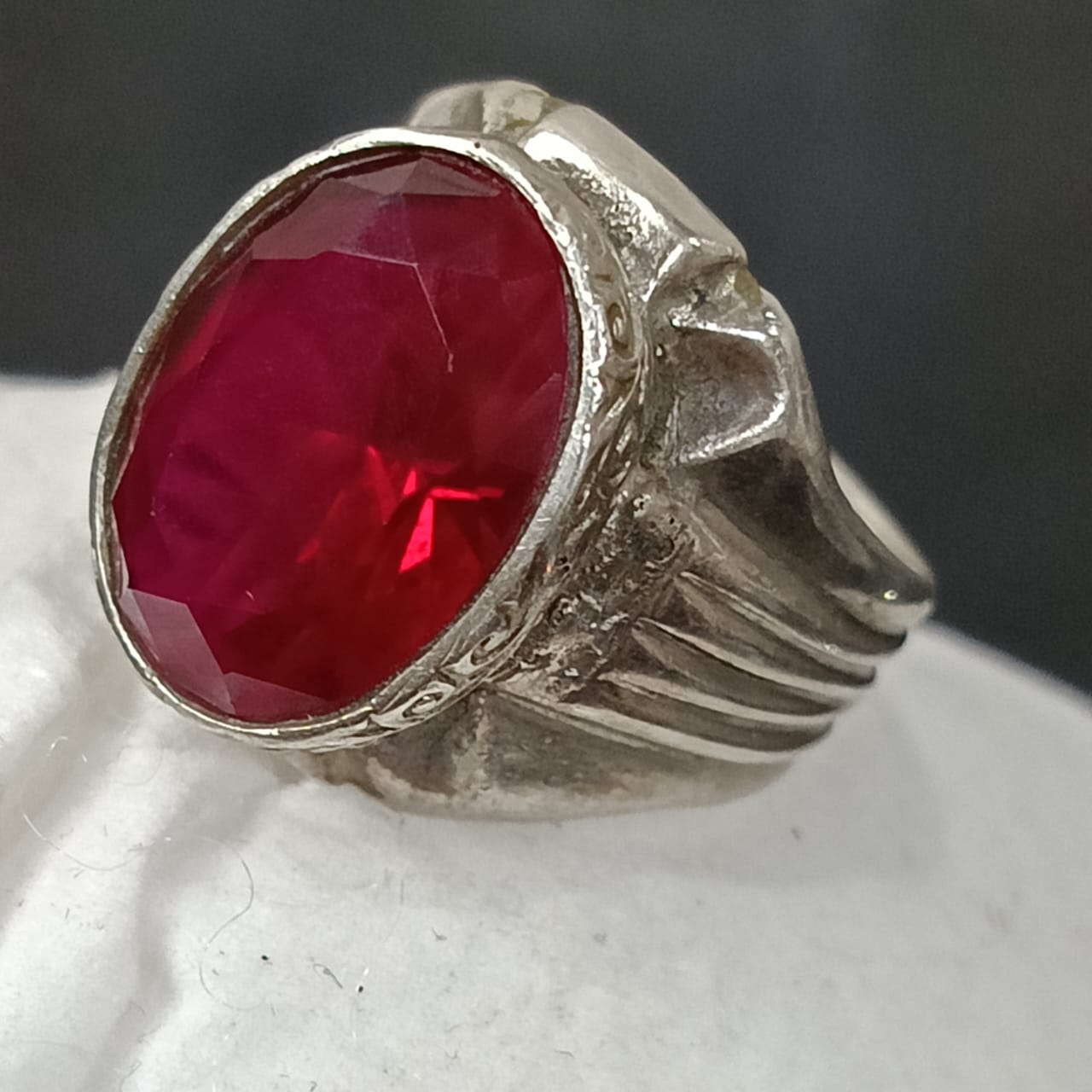 خاتم فضة بحجر ياقوت