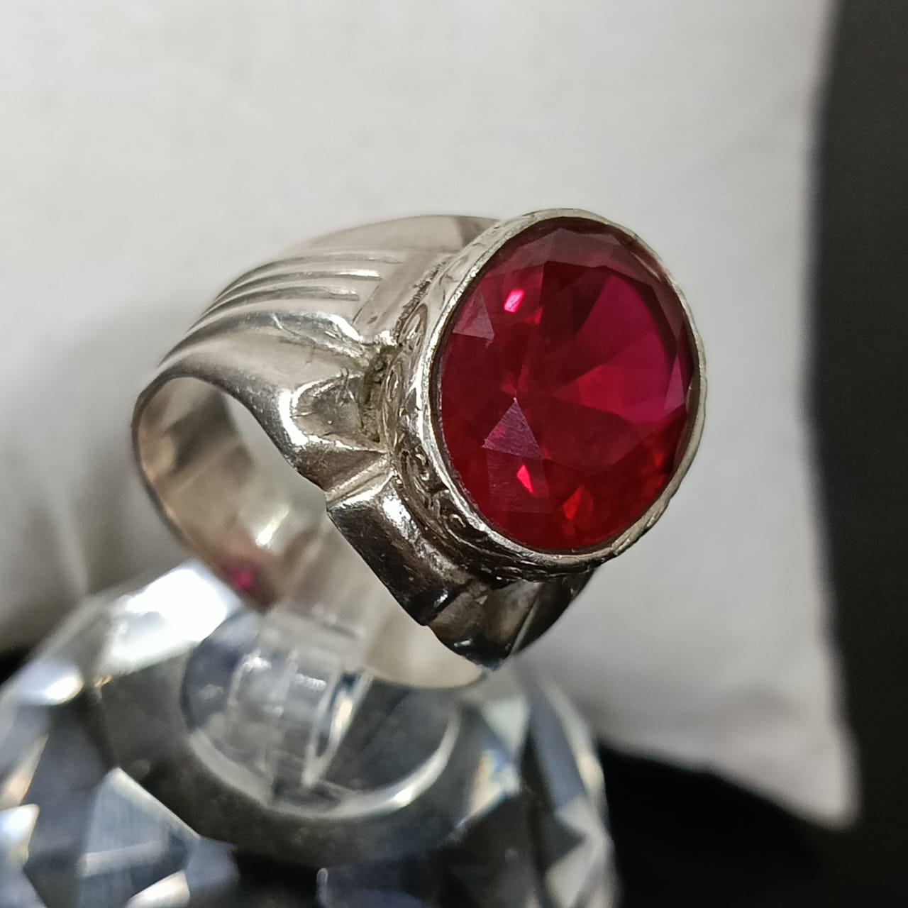 خاتم فضة بحجر ياقوت