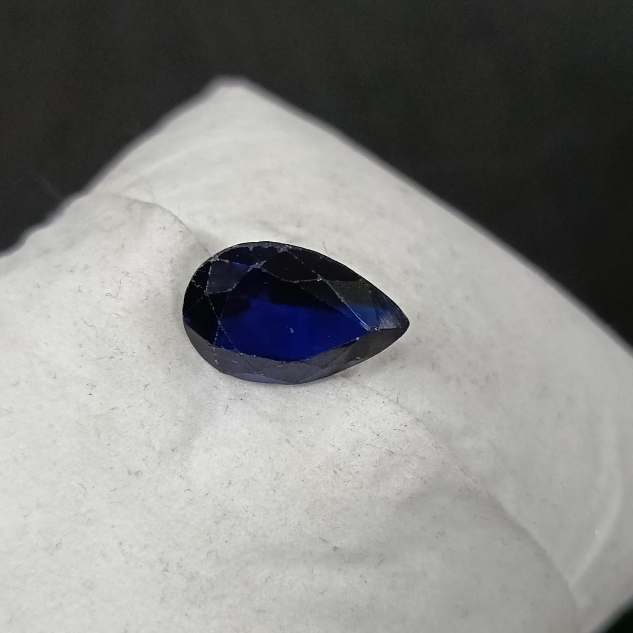 فص حجر سفير أزرق