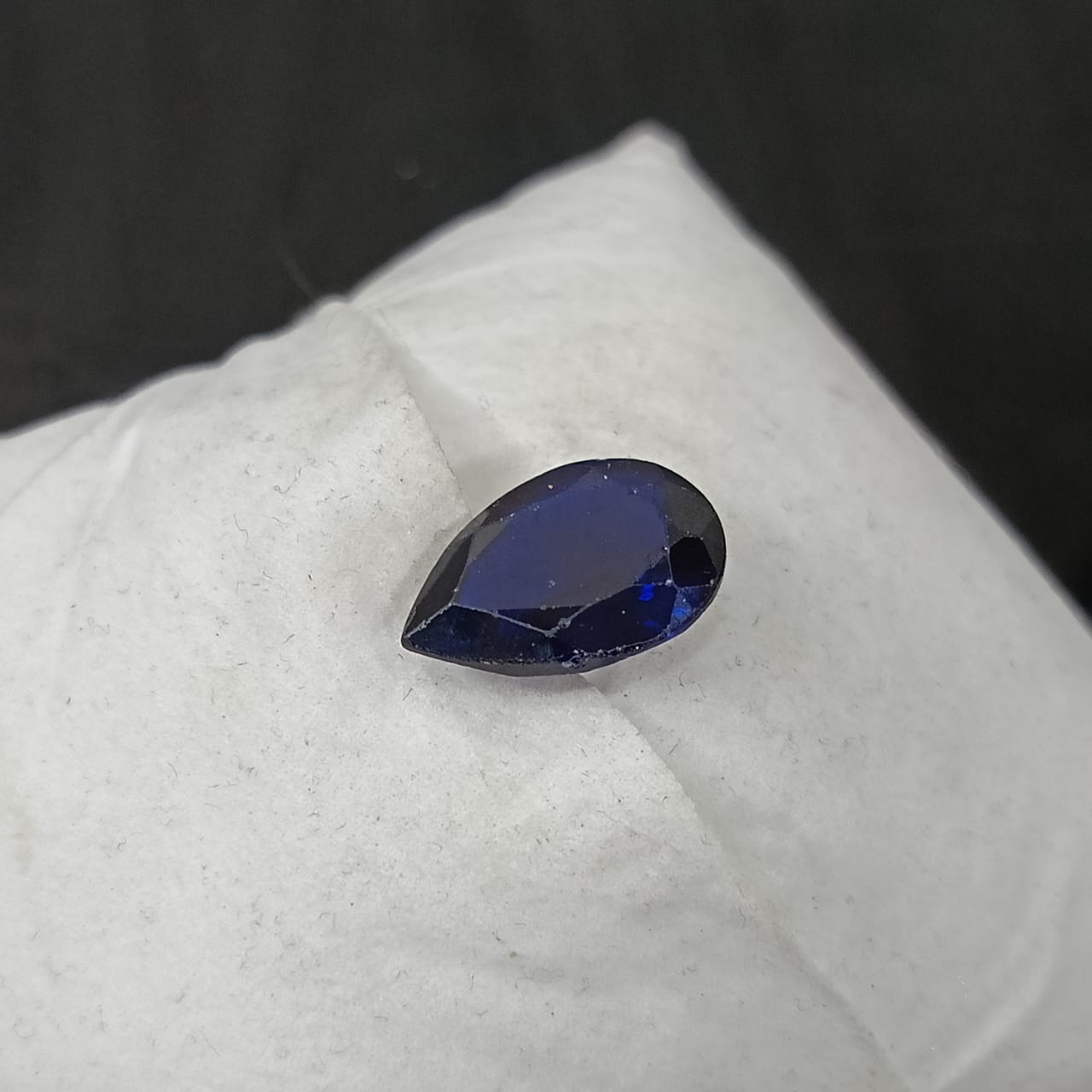 فص حجر سفير أزرق