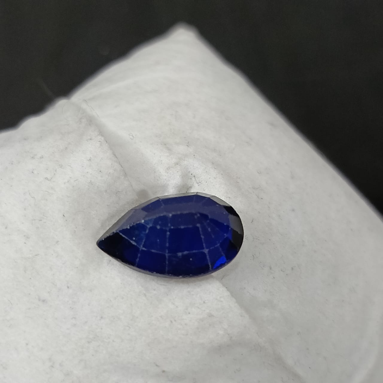 فص حجر سفير أزرق