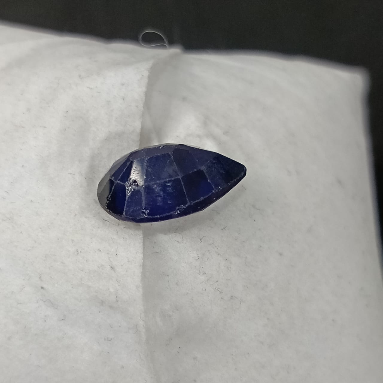 فص حجر سفير أزرق