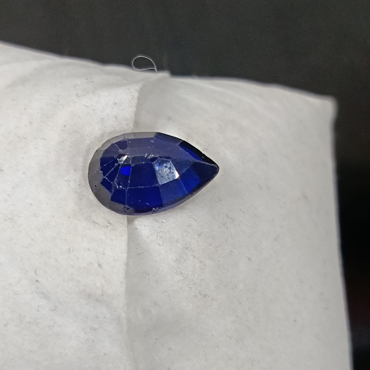 فص حجر سفير أزرق