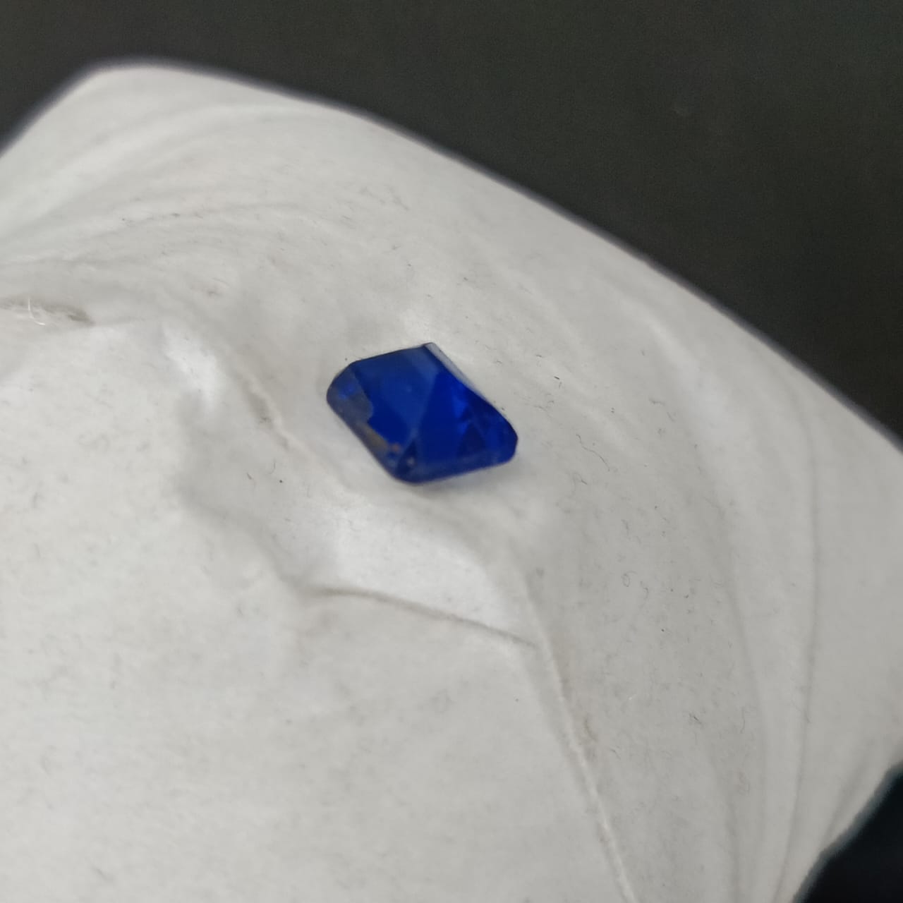 فص حجر سفير أزرق