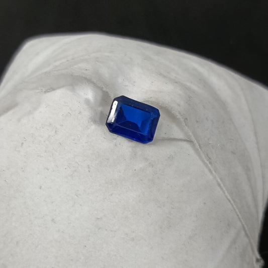 فص حجر سفير أزرق