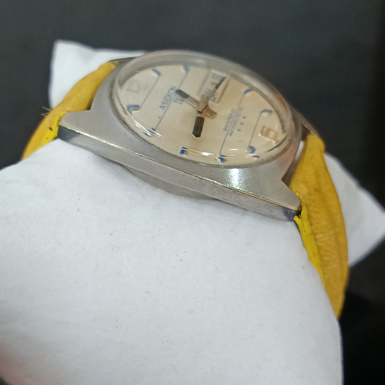 Montre aseikon mécanique vintage rare