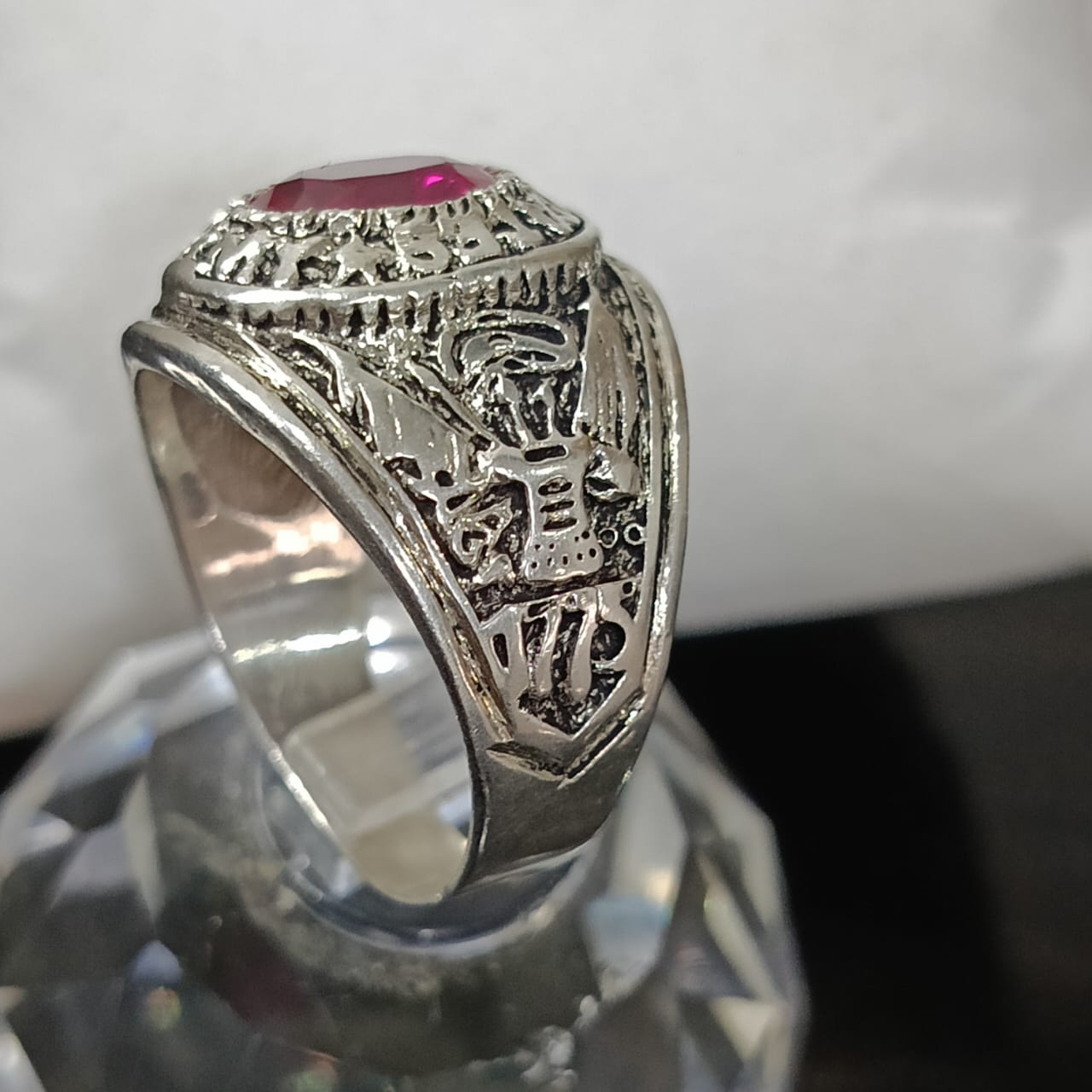 خاتم فضة أمريكي تحفة بحجر ياقوت طبيعي