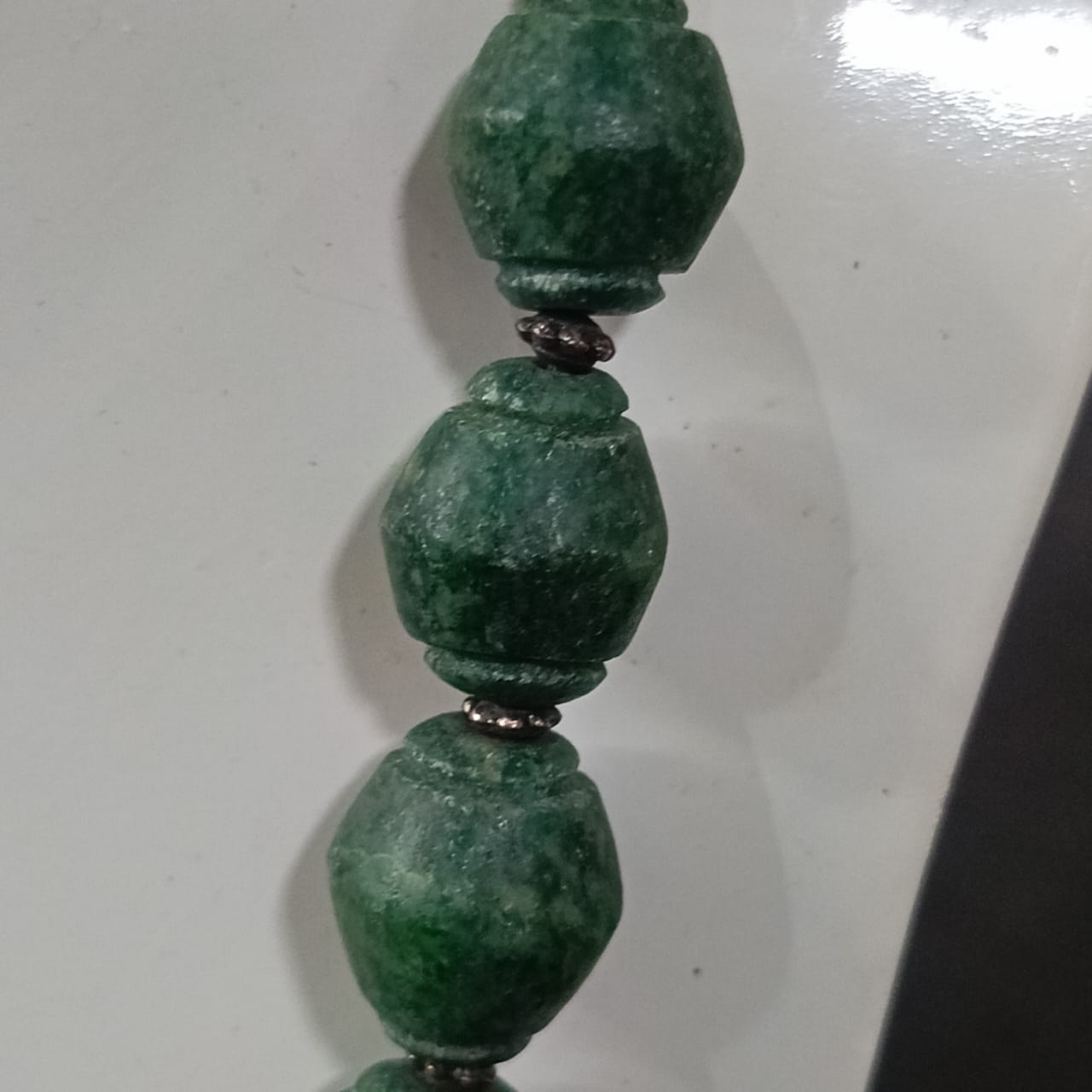 عقد تحفة نادر بحجر زمرد هندي طبيعي