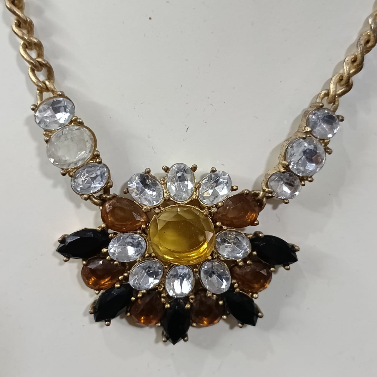 سلسلة نحاس قديمة تخفة