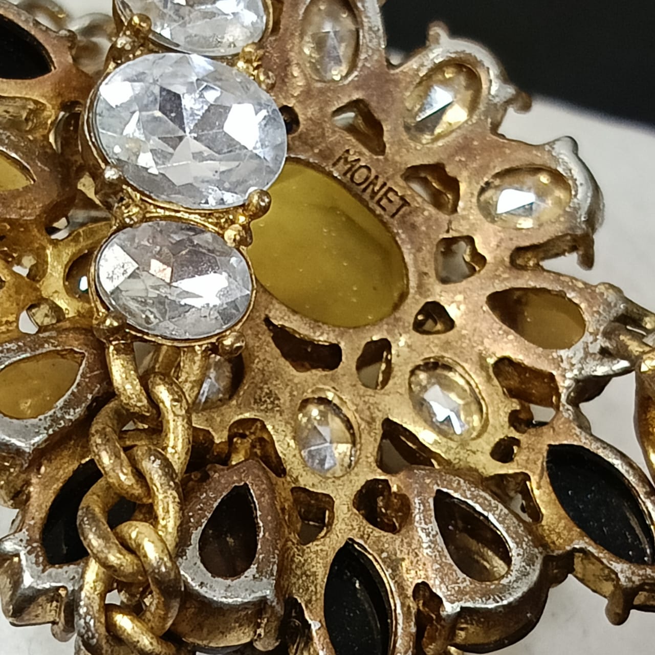 سلسلة نحاس قديمة تخفة