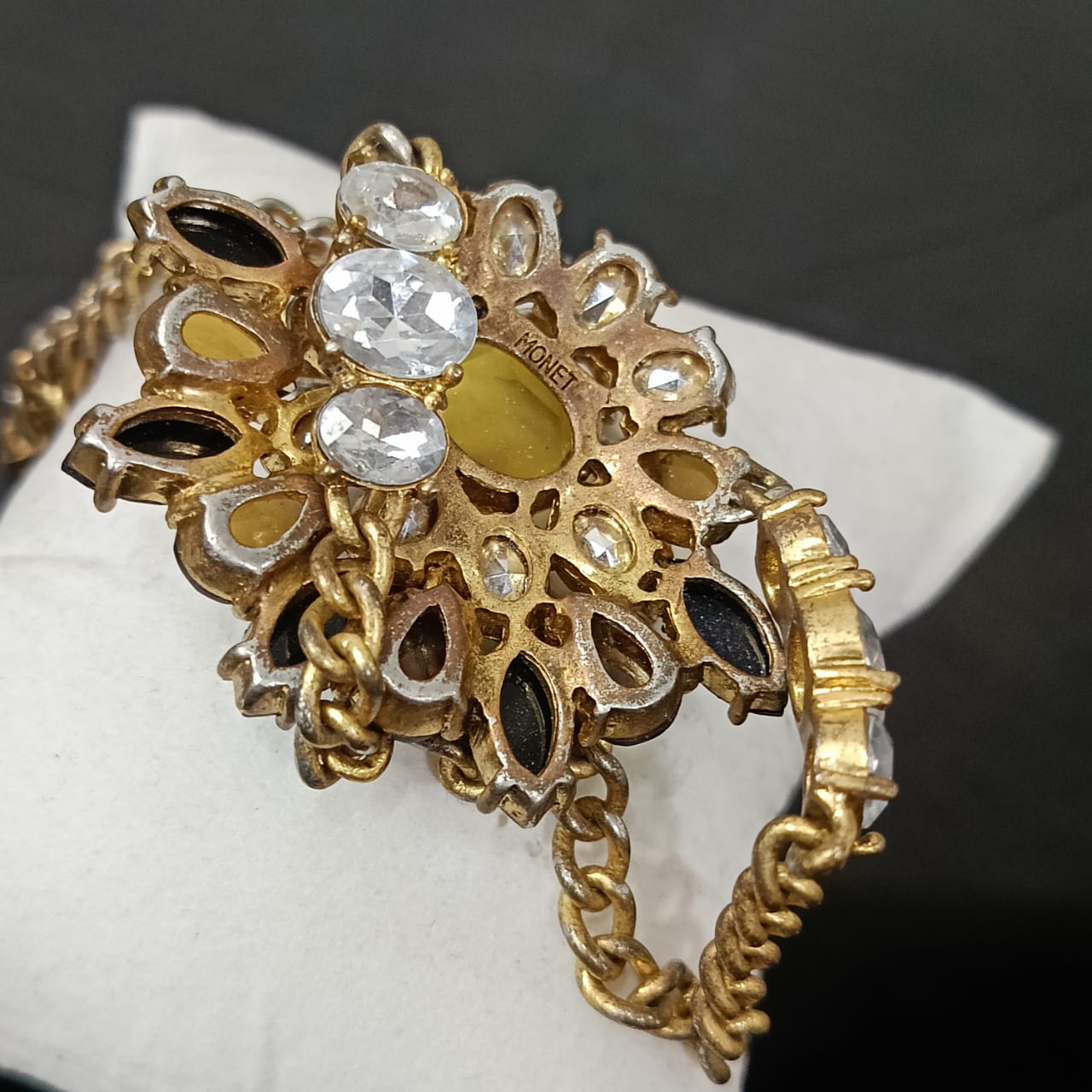 سلسلة نحاس قديمة تخفة