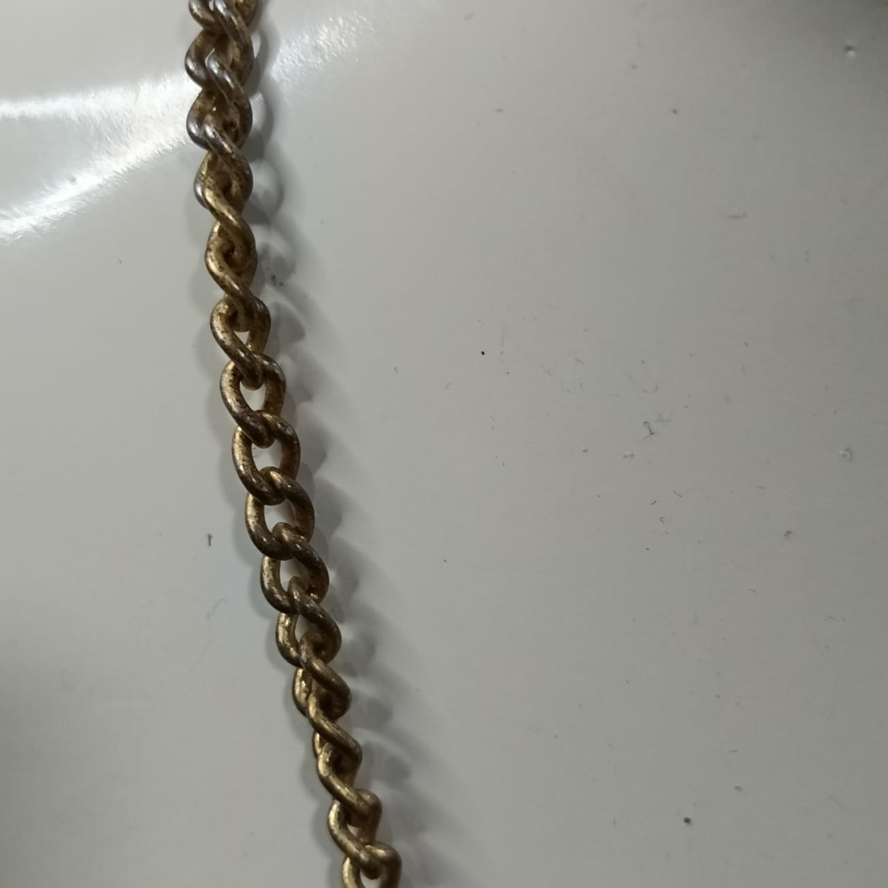 سلسلة نحاس قديمة تخفة