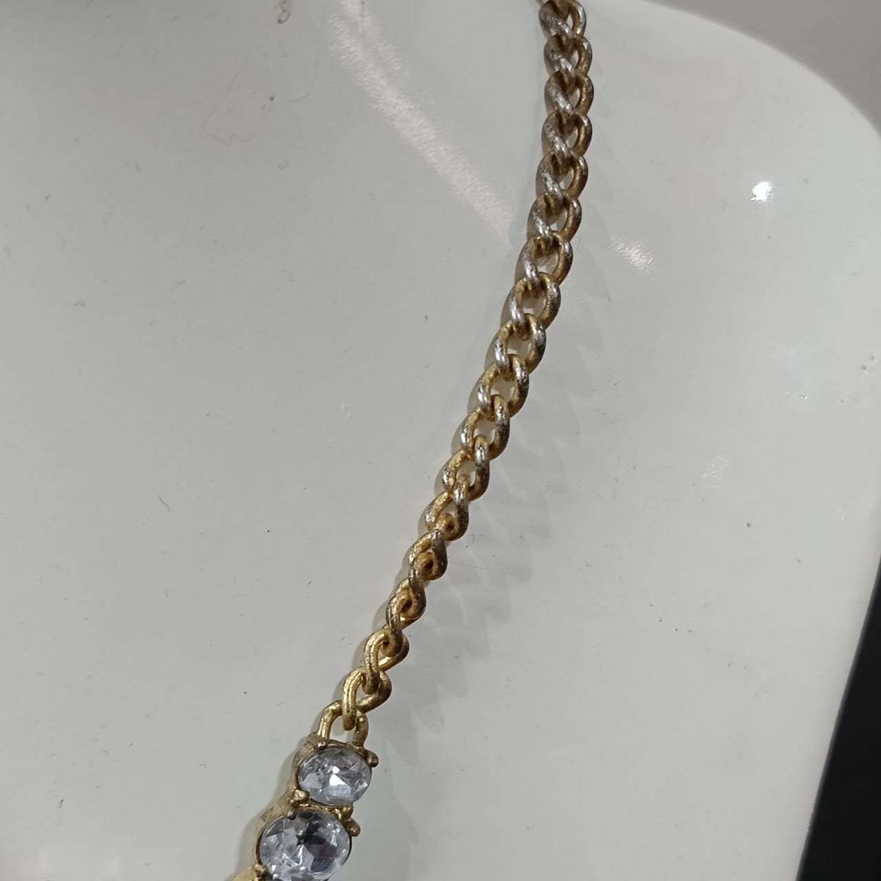 سلسلة نحاس قديمة تخفة