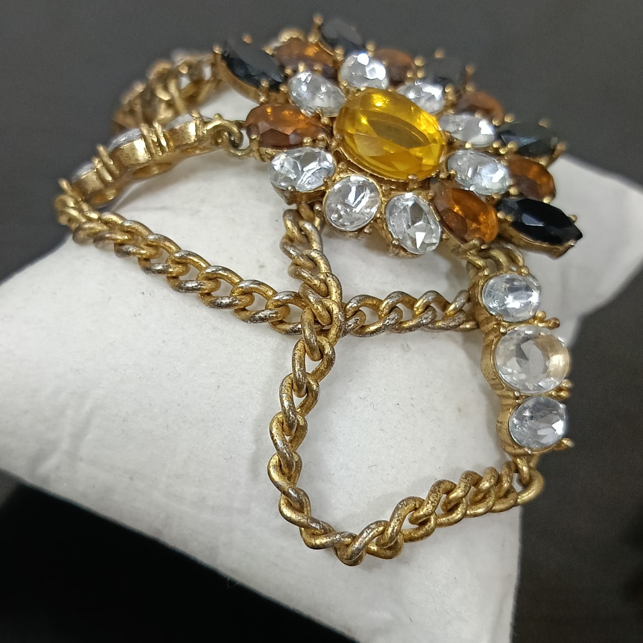 سلسلة نحاس قديمة تخفة