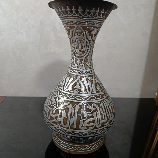 فازة تحفة مطعمة بالفضة