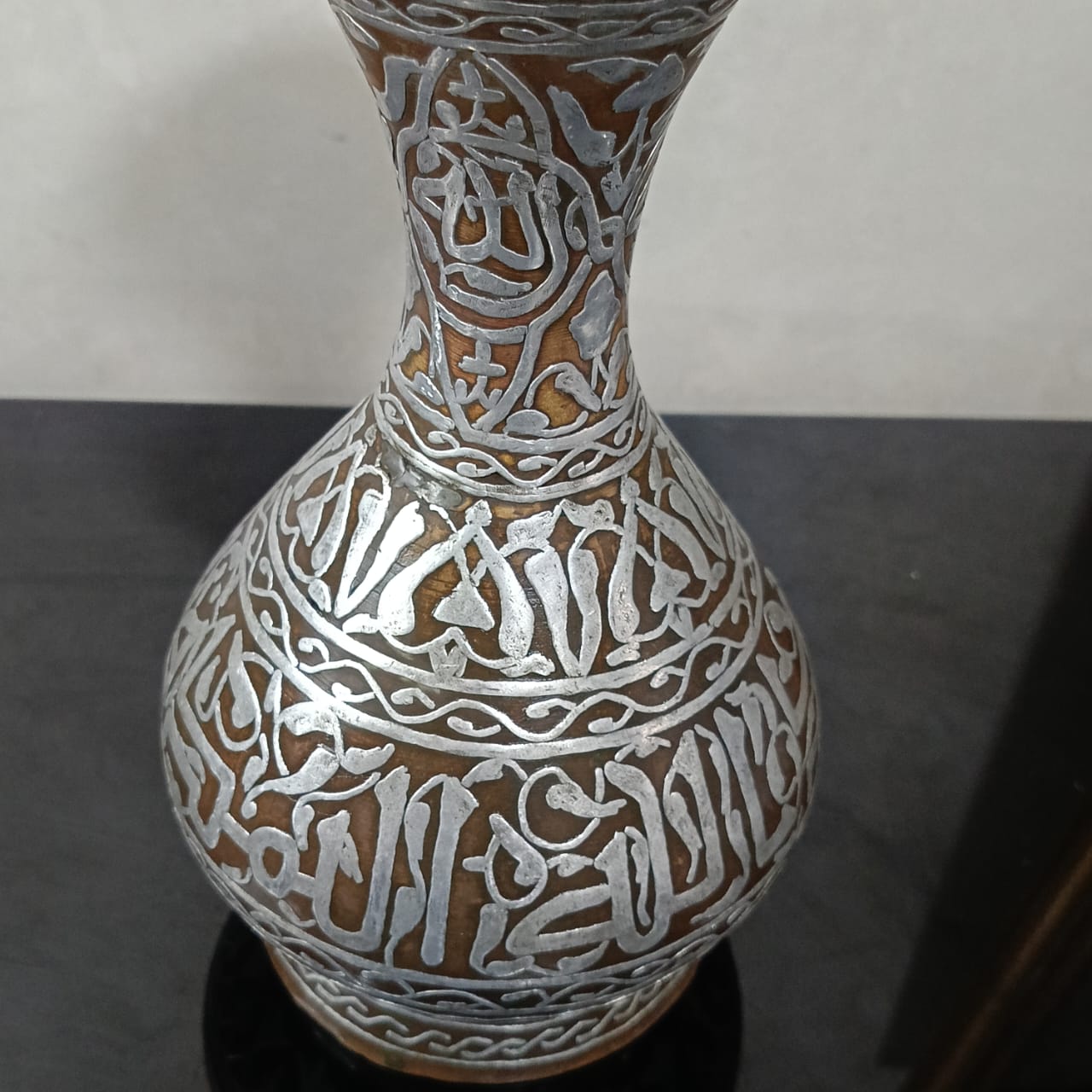 فازة تحفة مطعمة بالفضة