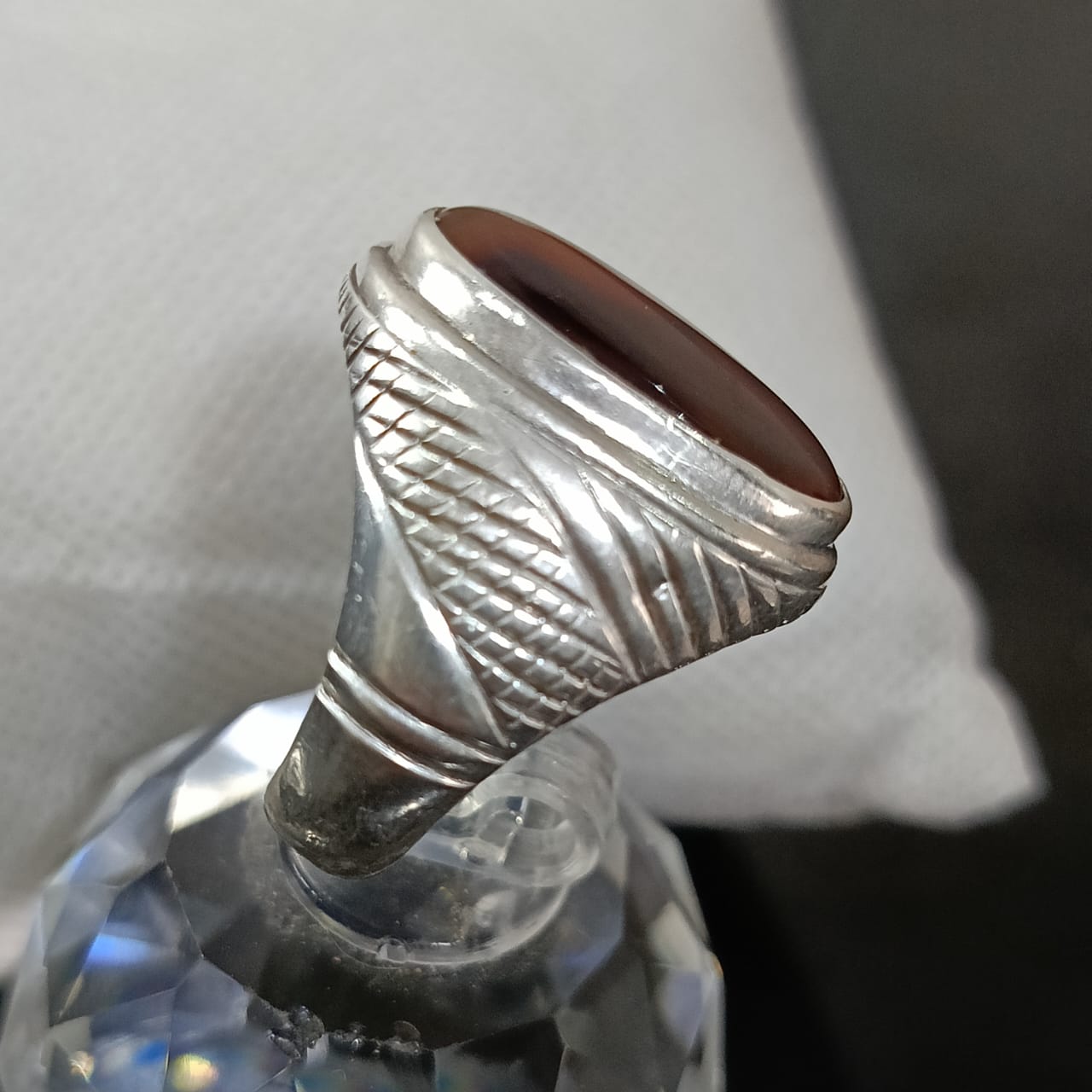 خاتم فضة بحجر كهرمان فواح