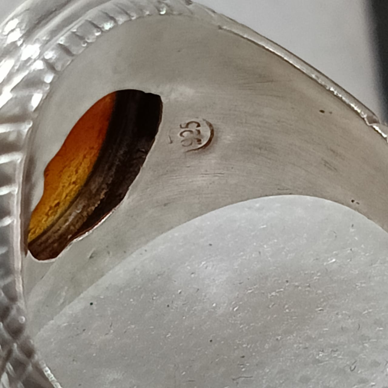 خاتم فضة بحجر كهرمان فواح