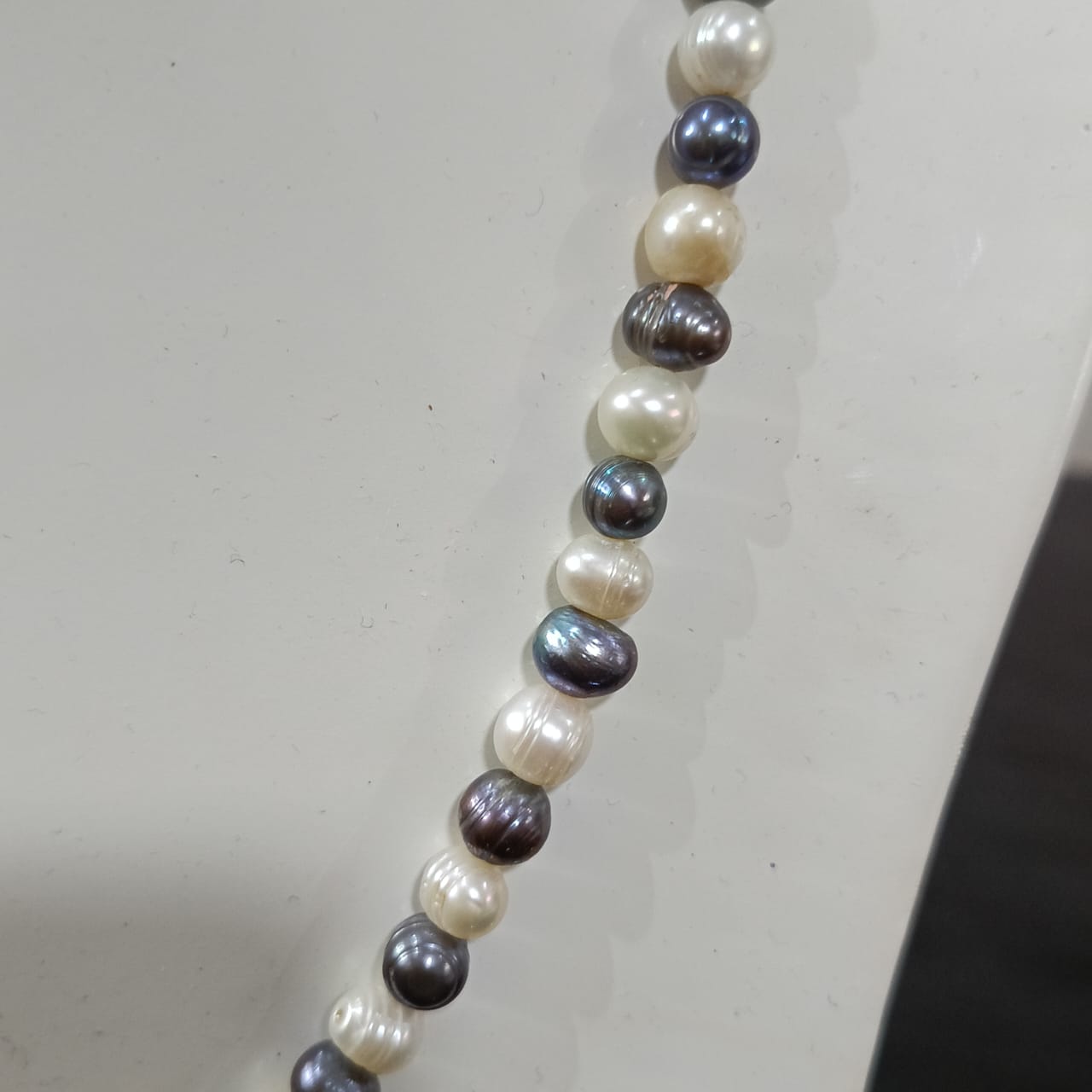 عقد تحفة بلؤلؤ فضي وأبيض