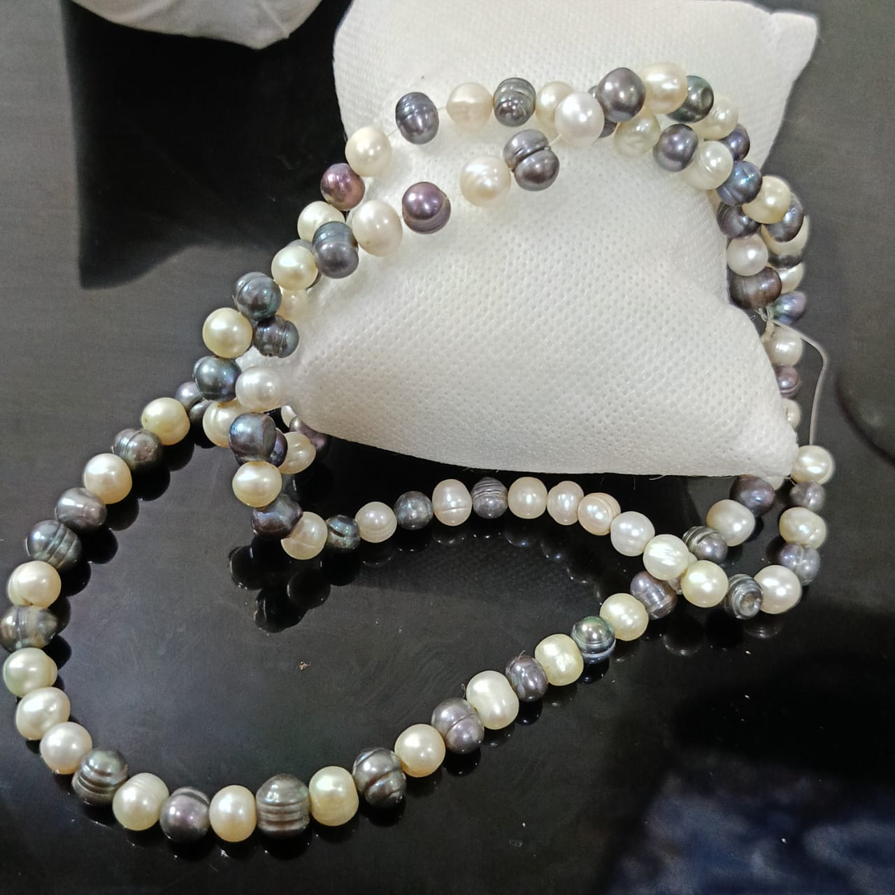 عقد تحفة بلؤلؤ فضي وأبيض