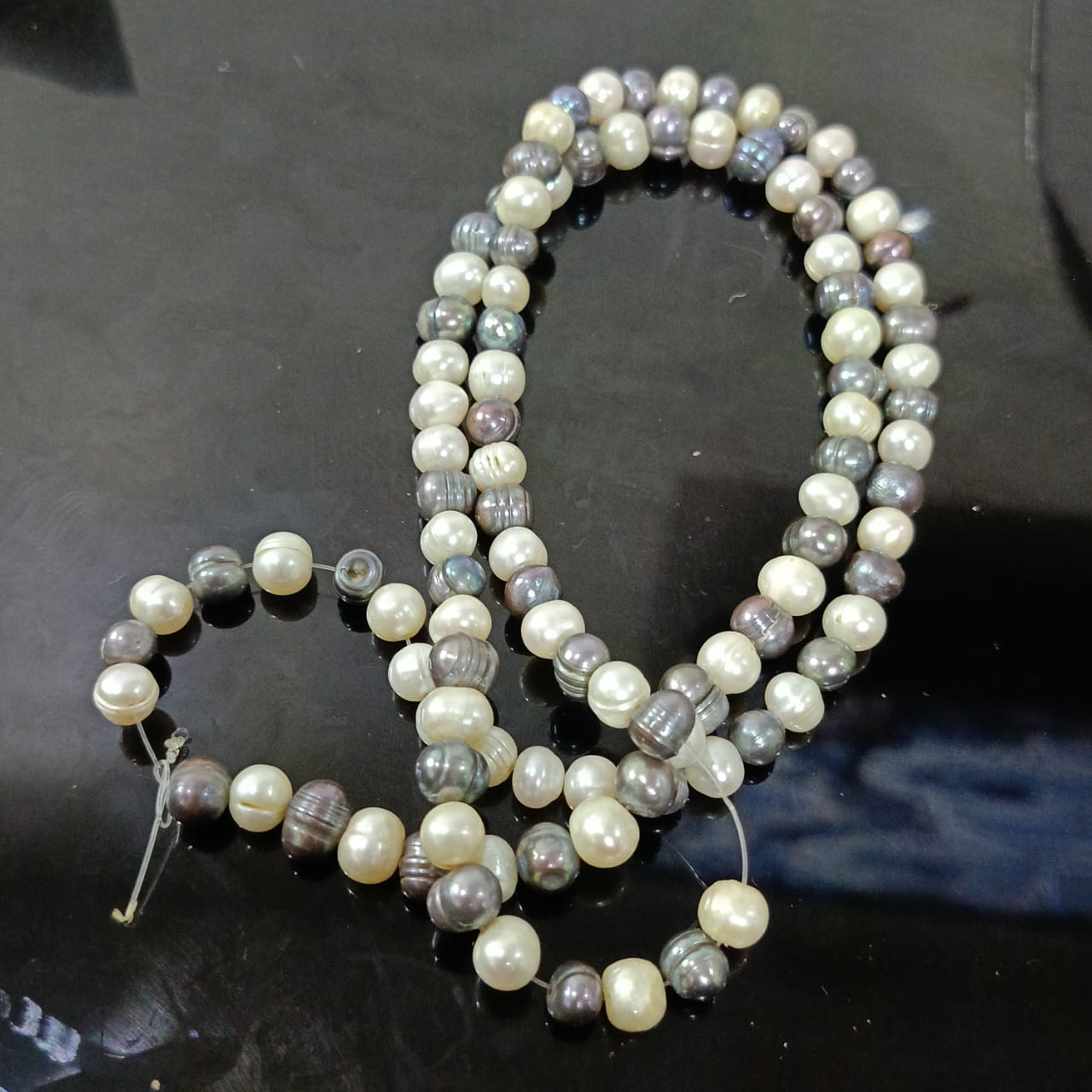 عقد تحفة بلؤلؤ فضي وأبيض