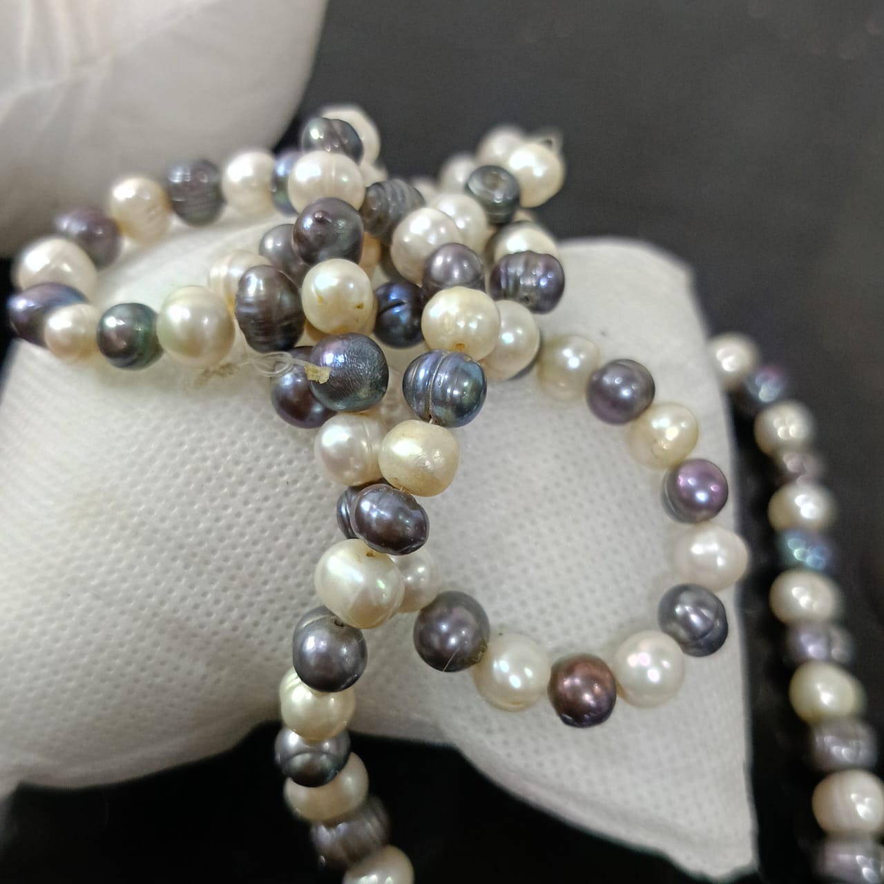 عقد تحفة بلؤلؤ فضي وأبيض