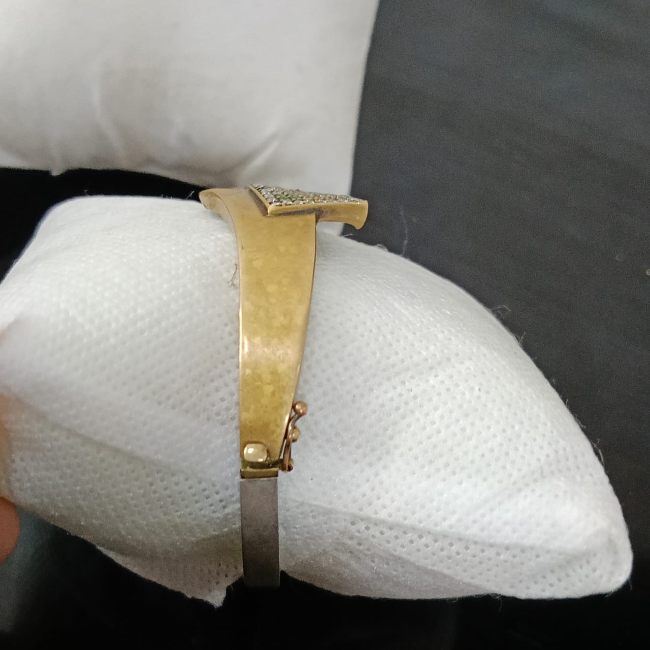 سوار فضة تحفة مرصع بالأحجار كريمة