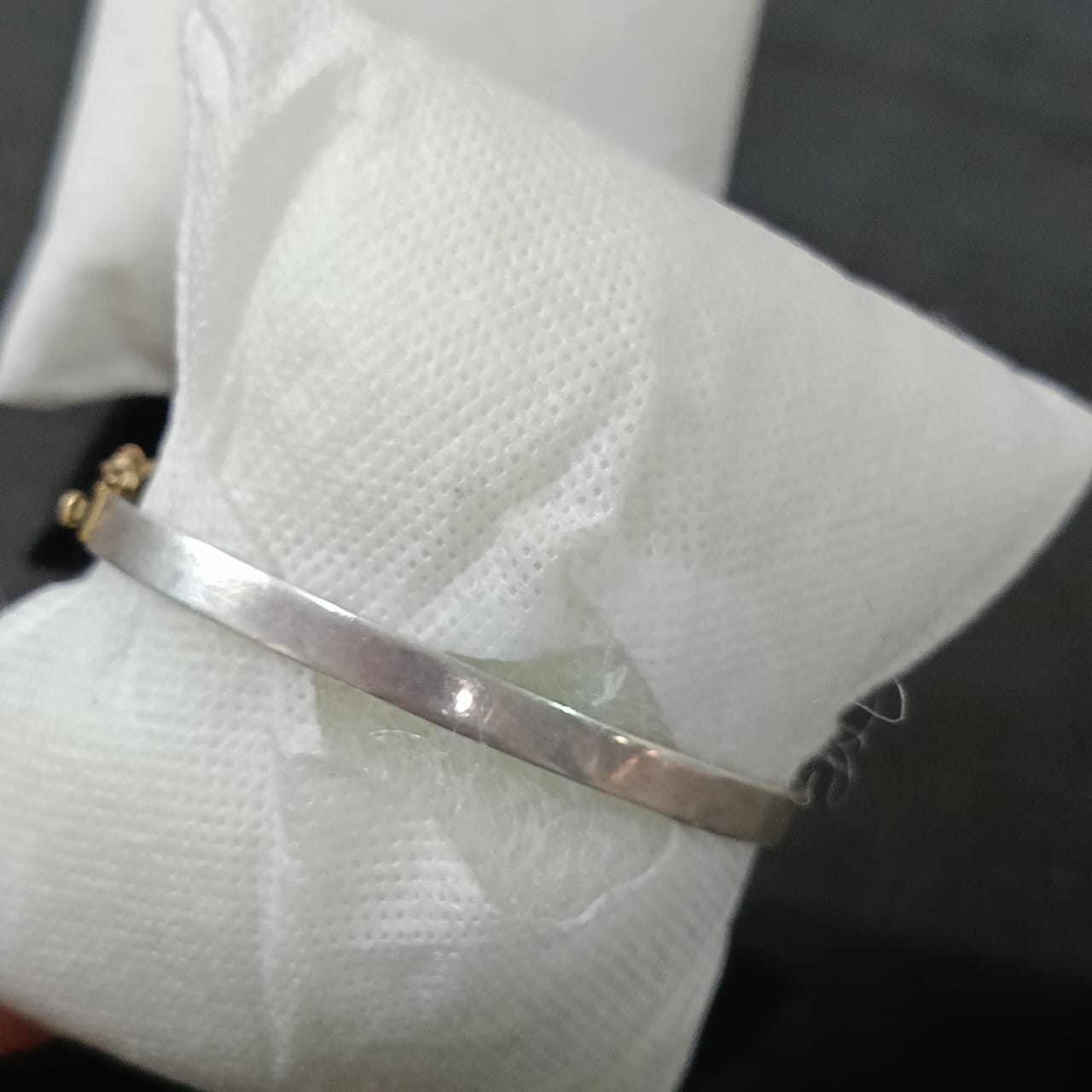 سوار فضة تحفة مرصع بالأحجار كريمة