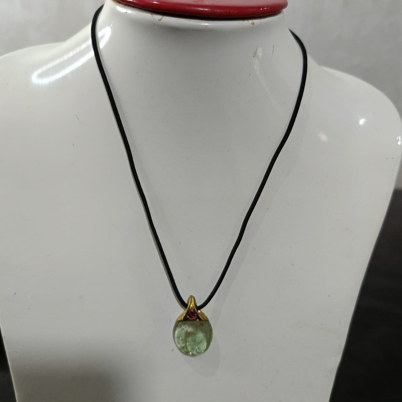 عقد تحفة بقلادة حجر سترين طبيعي