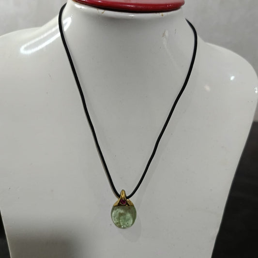 عقد تحفة بقلادة حجر سترين طبيعي