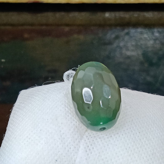 قلادة تحفة من حجر  جاد طبيعي