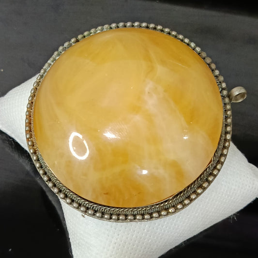 قلادة تحفة كبيرة كهرمان