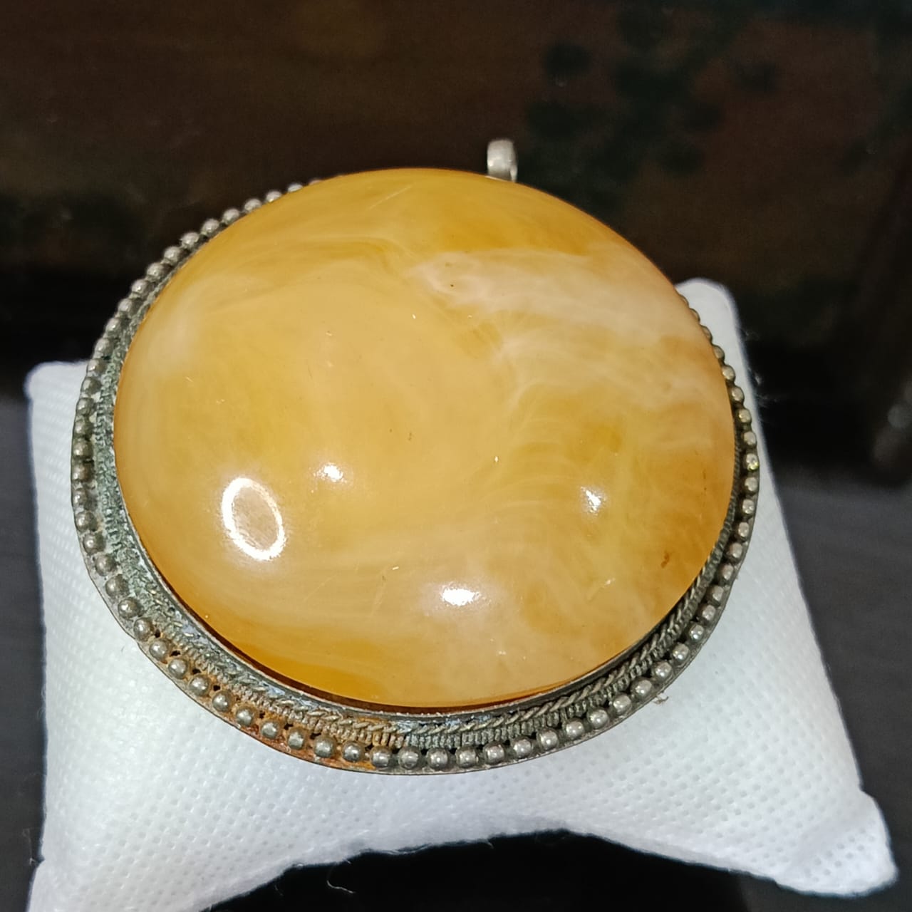 قلادة تحفة كبيرة كهرمان