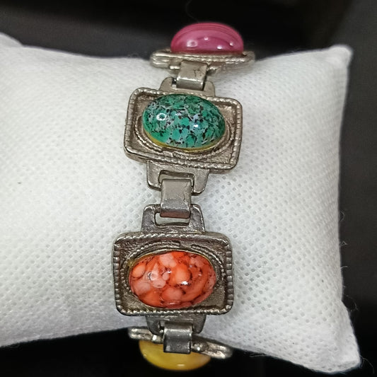 سوار معدني تحفة مرصعةبأحجار طبيعية ينقصه حجر