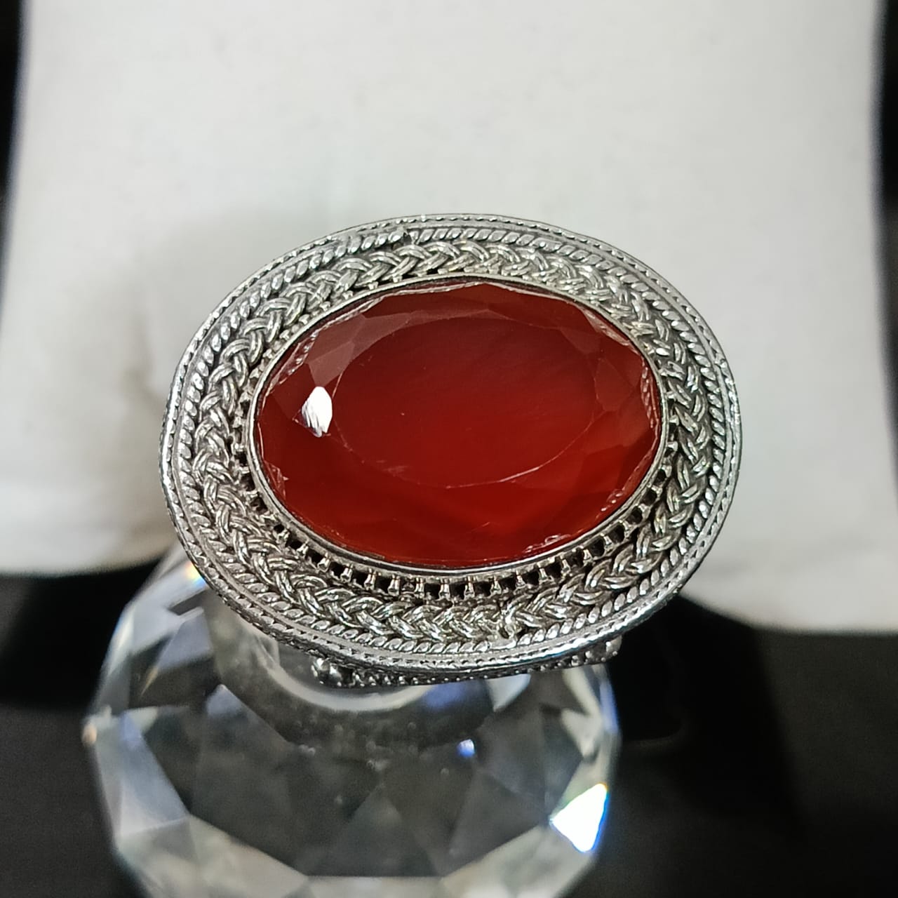 خاتم فضة نادر مميز بحجر عقيق أحمر شفاف طبيعي