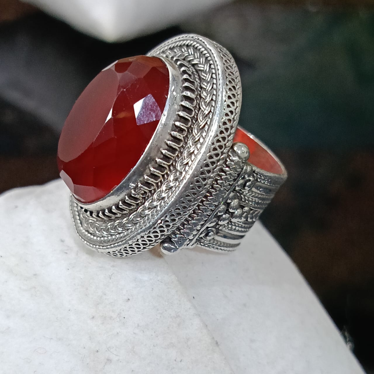 خاتم فضة نادر مميز بحجر عقيق أحمر شفاف طبيعي