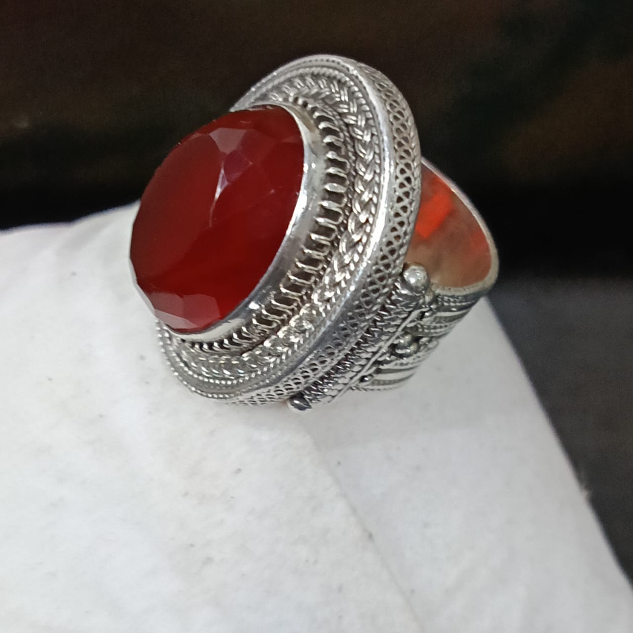خاتم فضة نادر مميز بحجر عقيق أحمر شفاف طبيعي