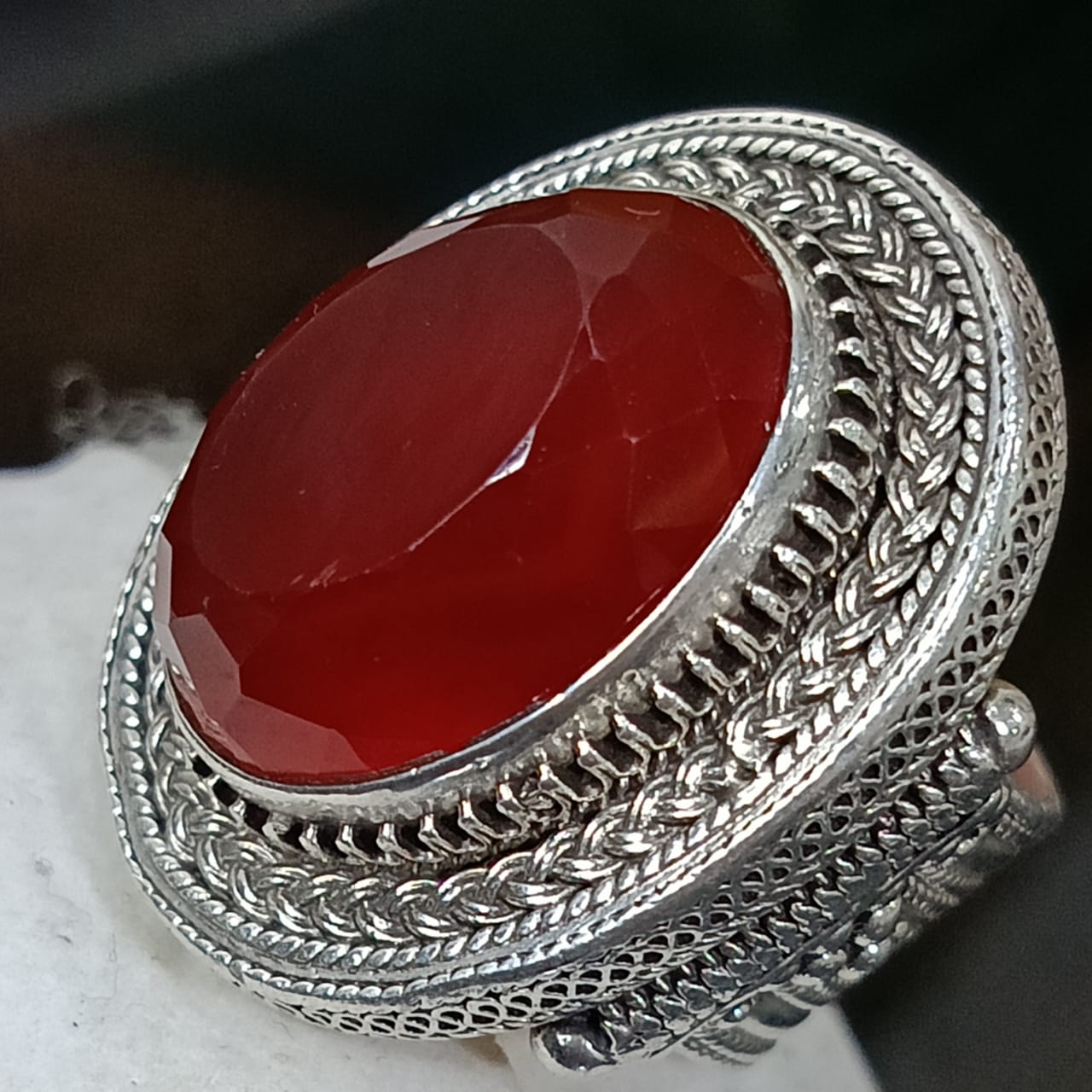 خاتم فضة نادر مميز بحجر عقيق أحمر شفاف طبيعي