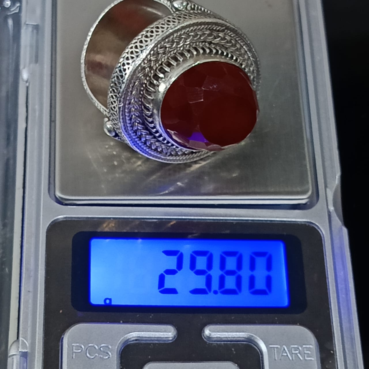 خاتم فضة نادر مميز بحجر عقيق أحمر شفاف طبيعي