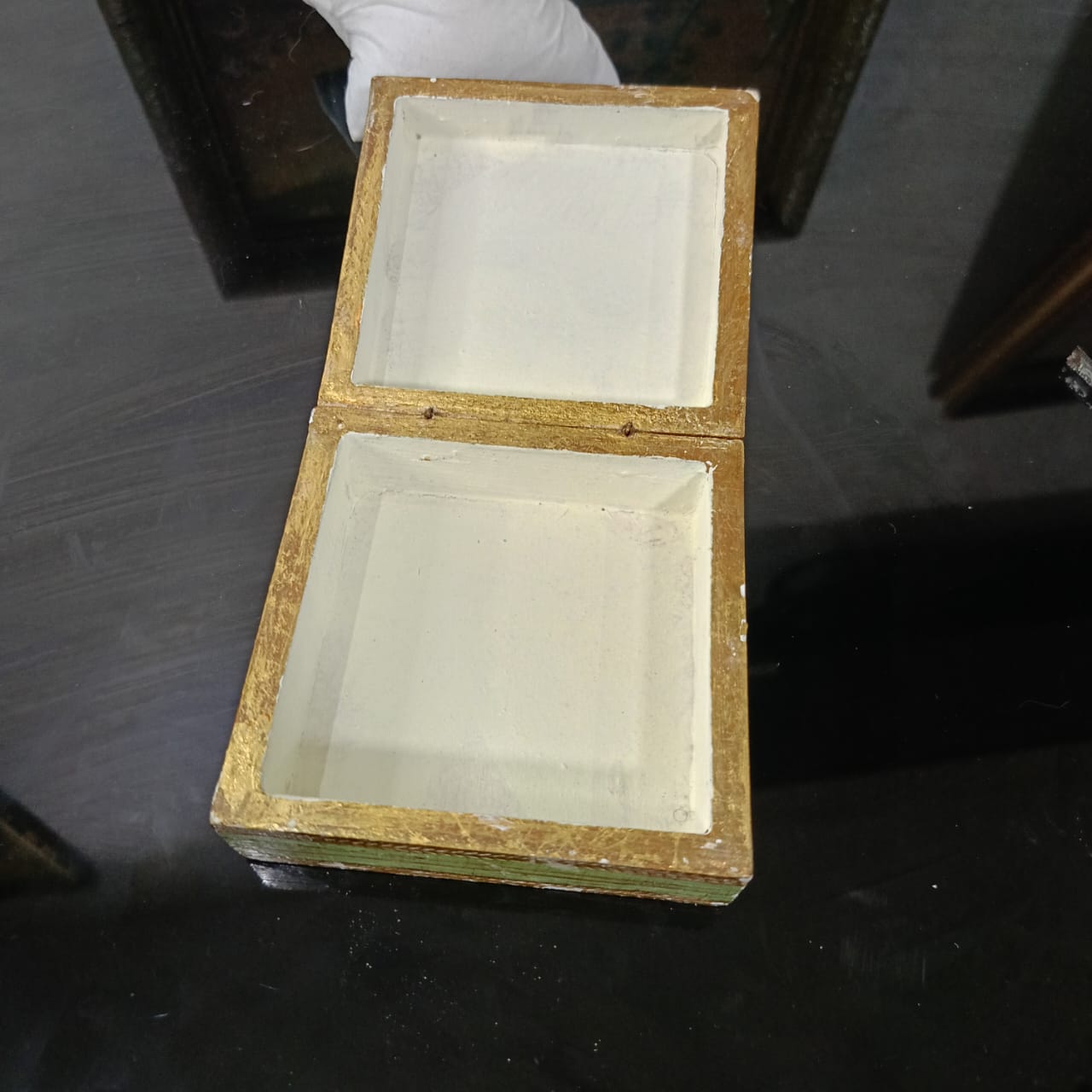 علبة مجوهرات تحفة خشب