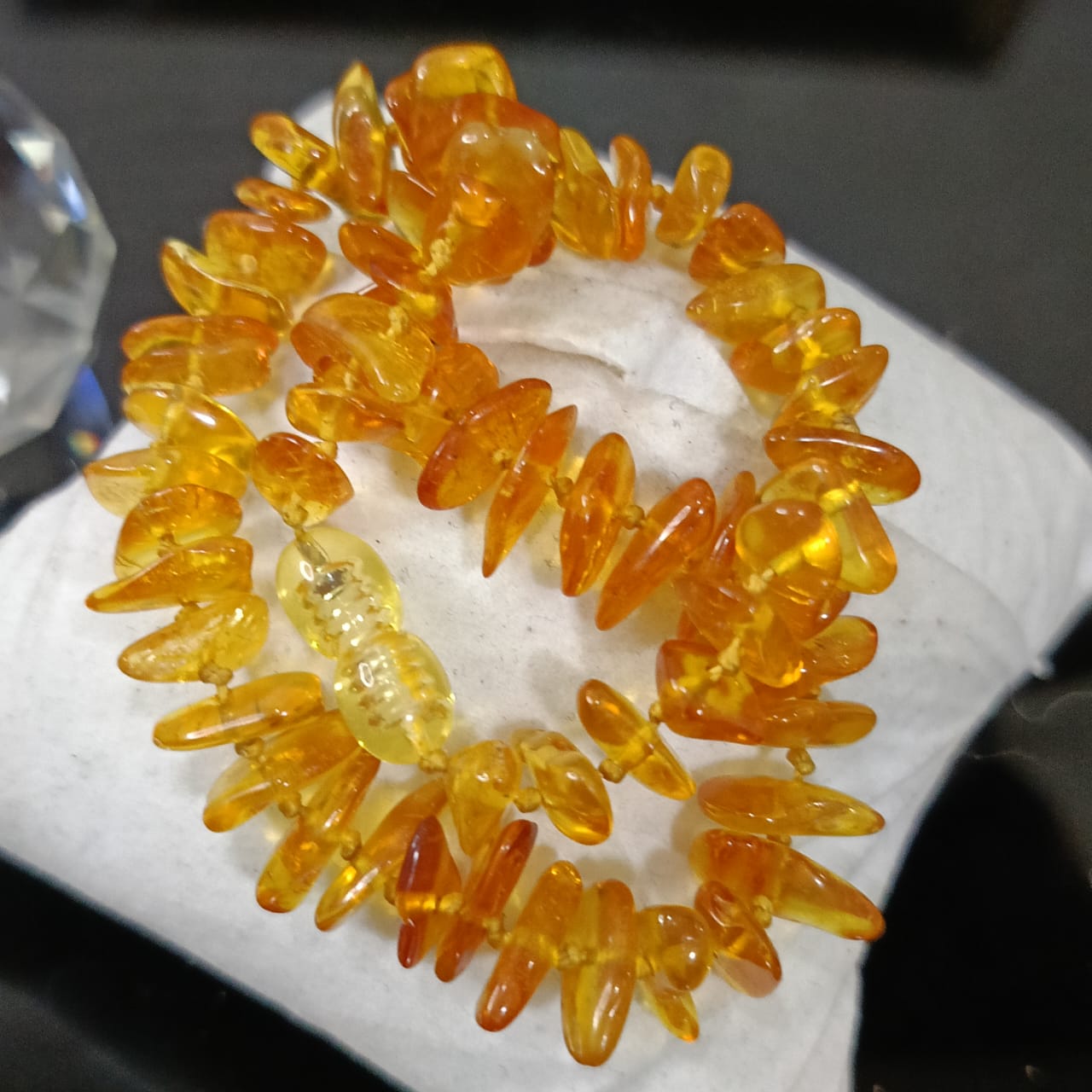 عقد تحفة صغير من كهرمان عطر