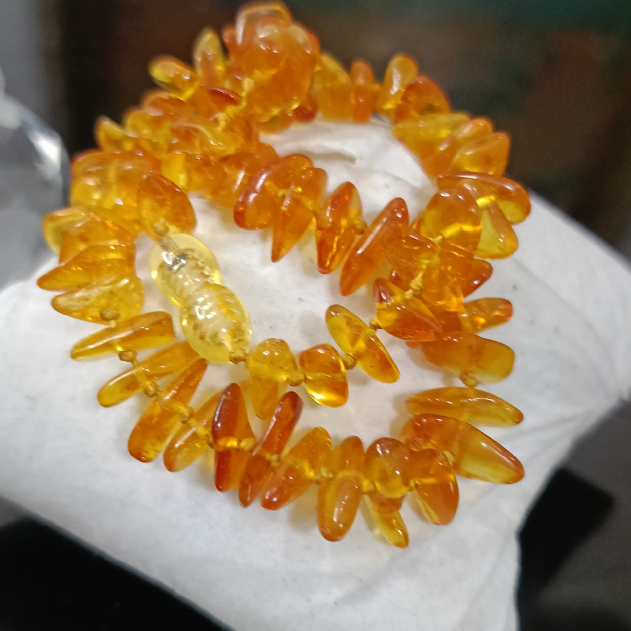 عقد تحفة صغير من كهرمان عطر