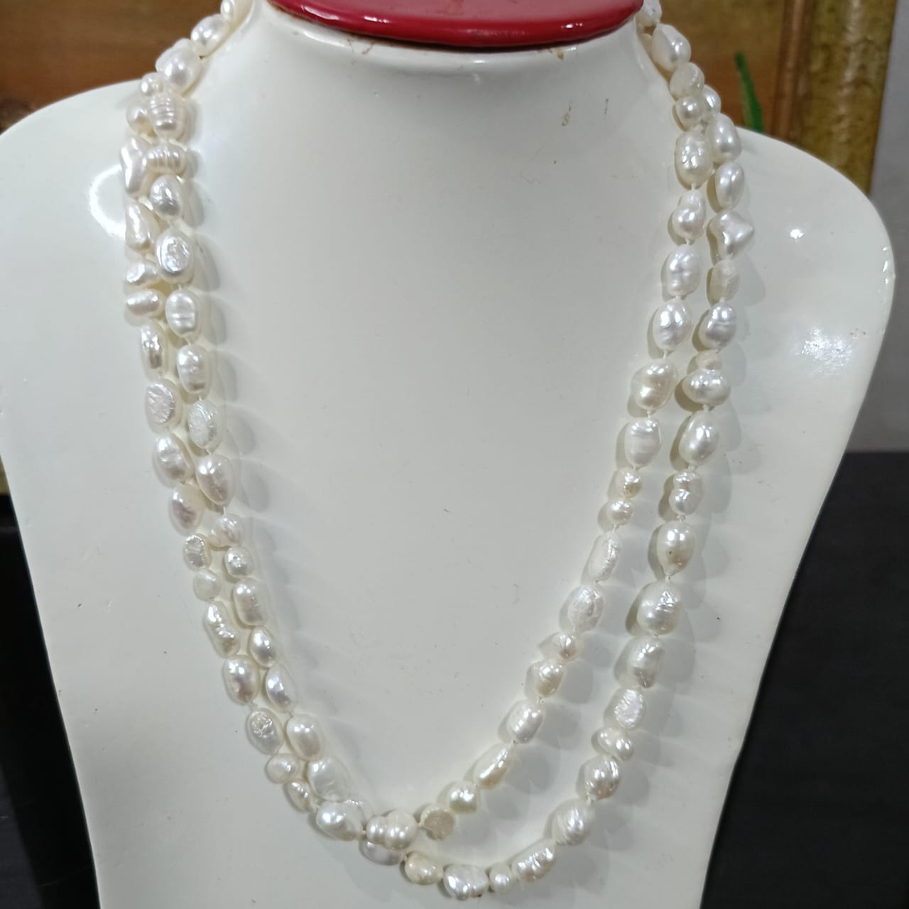 عقد طويل من جوهر الحر