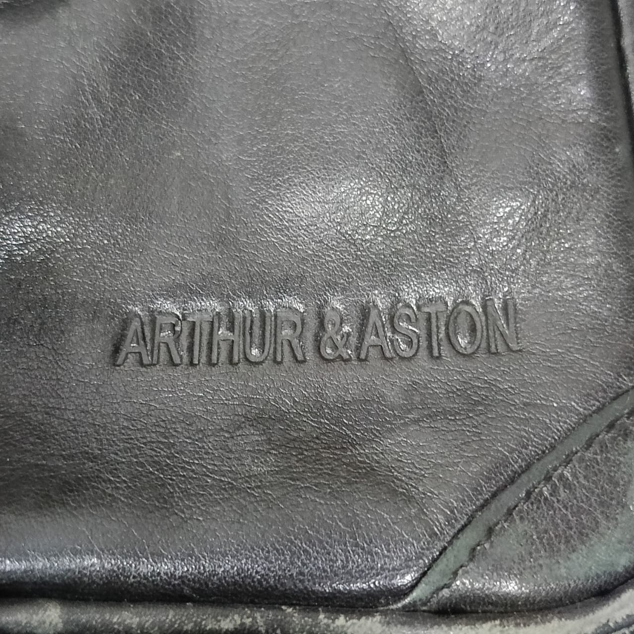 Sacoche Arthur aston en cuir vintage original