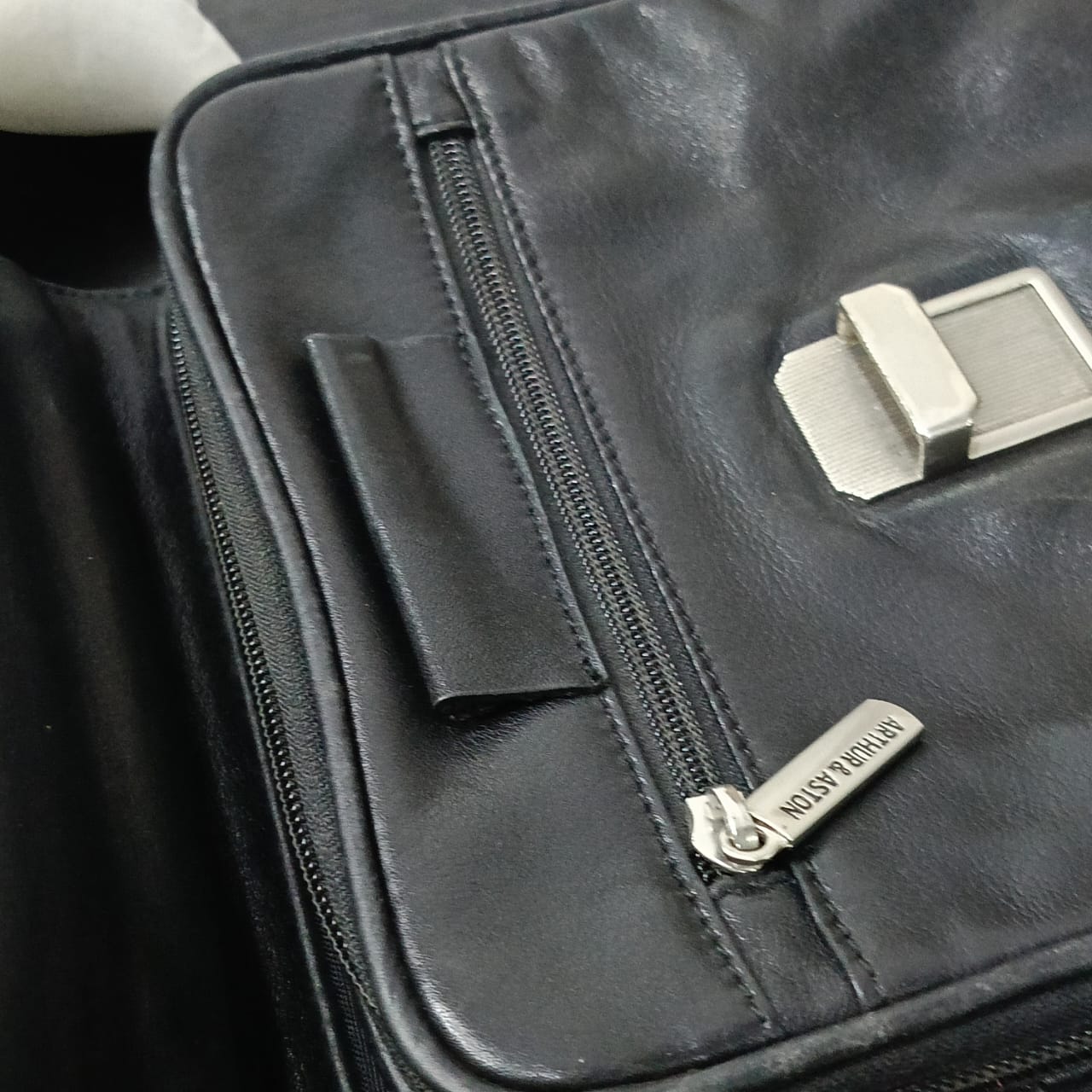 Sacoche Arthur aston en cuir vintage original