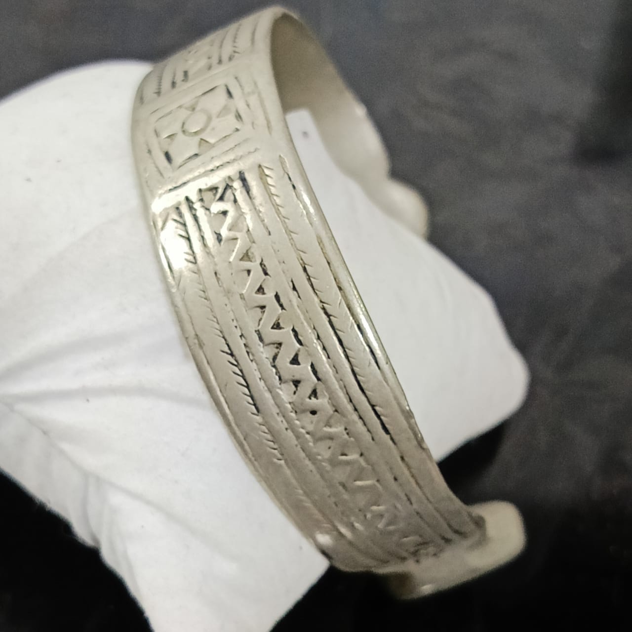 سوار قديم تحفة