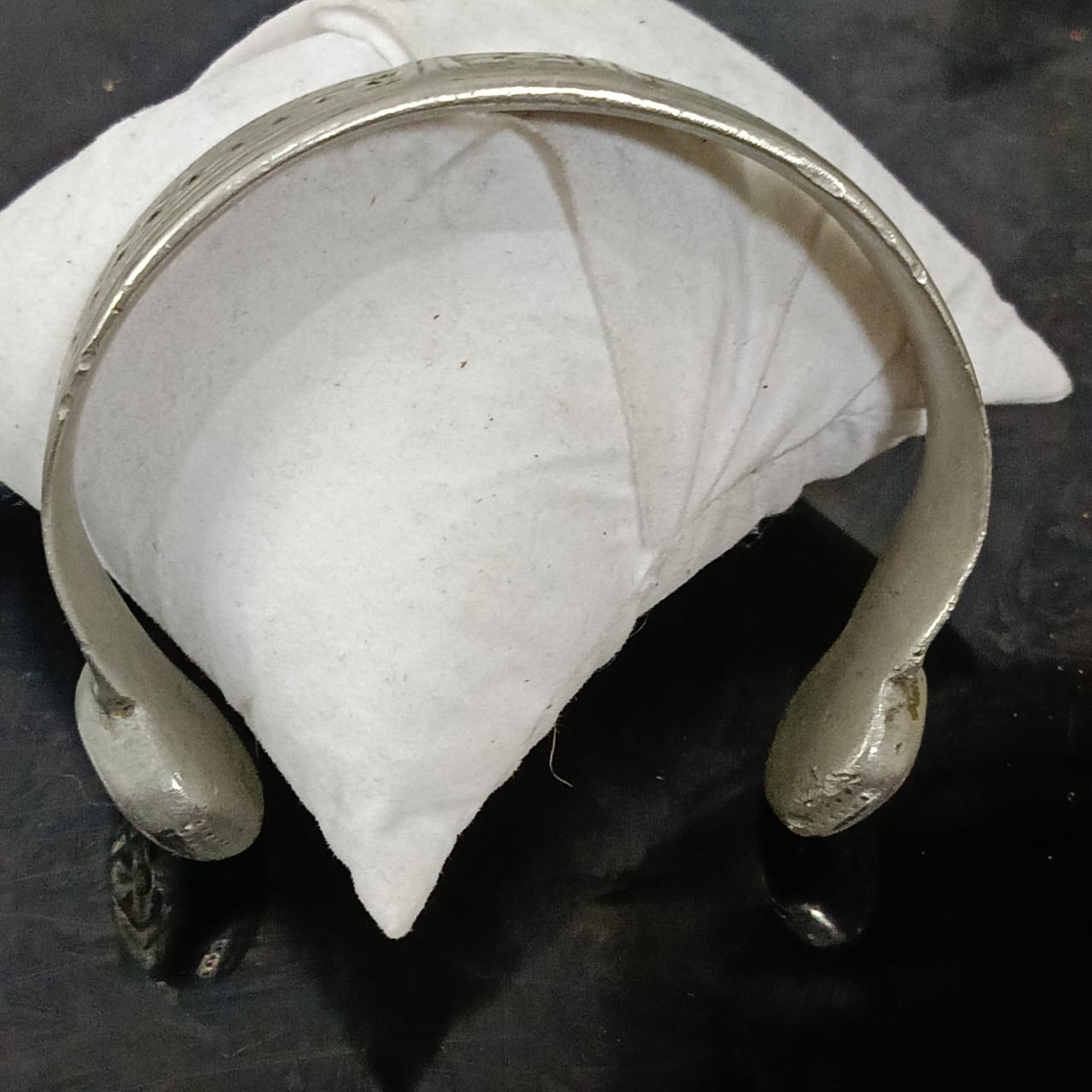 سوار قديم تحفة