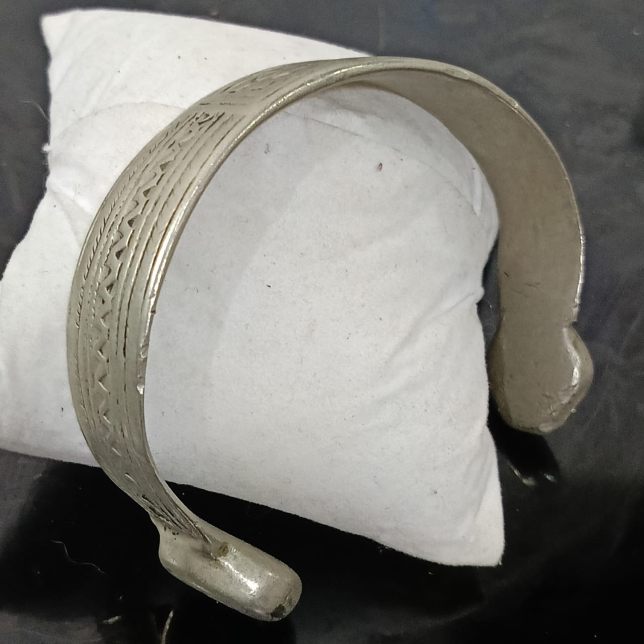 سوار قديم تحفة