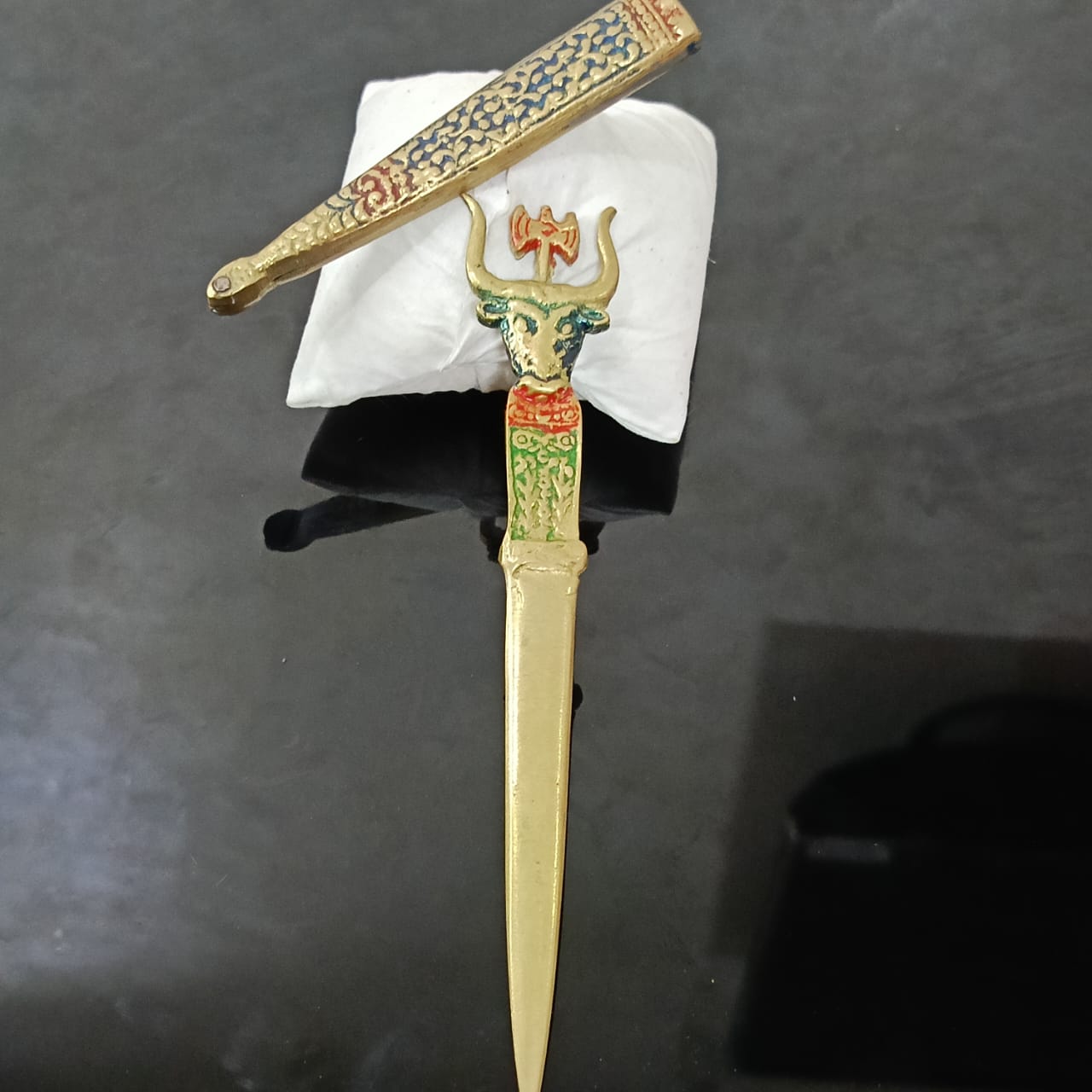 فاتح الأغلفة برونز تحفة